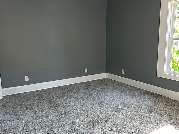 4th image of 300 E 4th St
