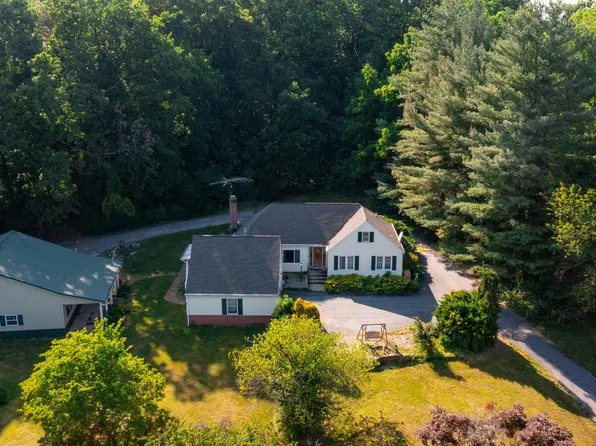 8802 Links Bridge Rd #A, Thurmont, MD 21788