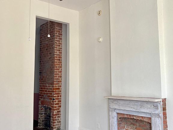 3rd image of 903 Independence St