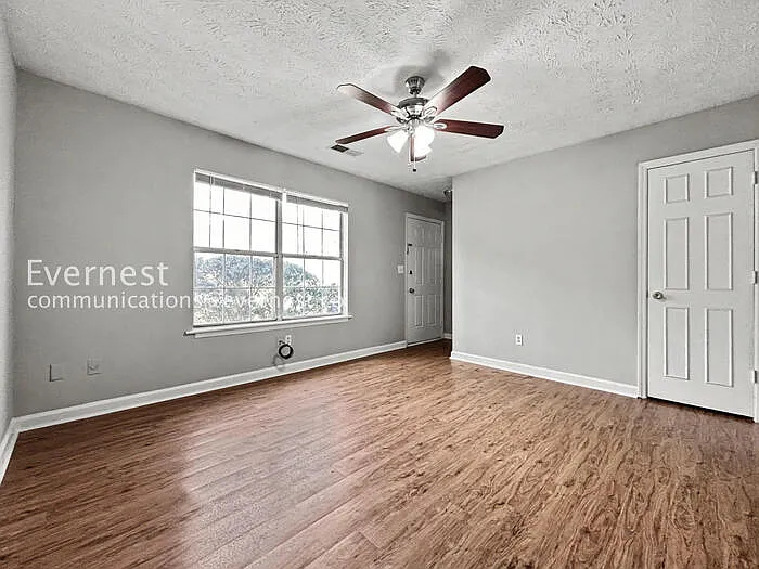 4256 Worth St — Photo 8