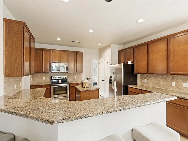 8720 Devonshire Dr — Photo 11