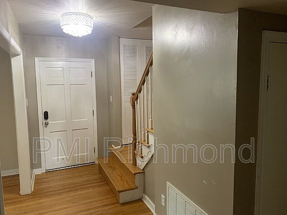 4th image of 9307 Crystalwood Ln