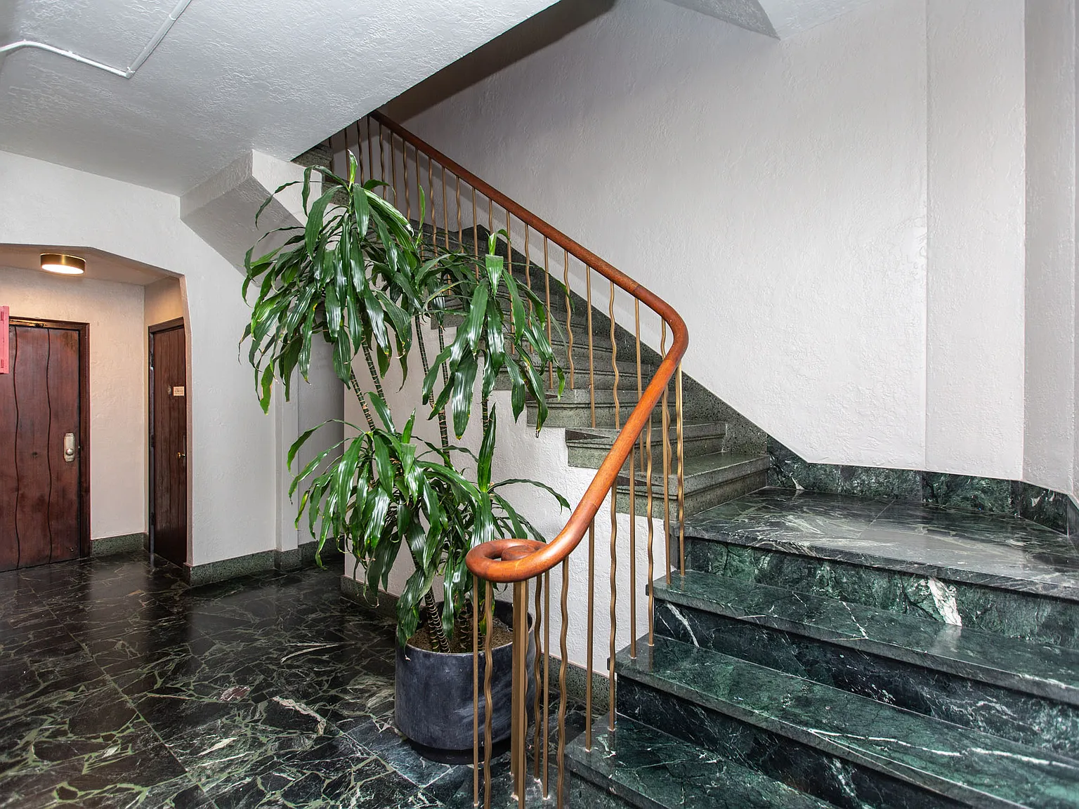 900 Broderick — Photo 3