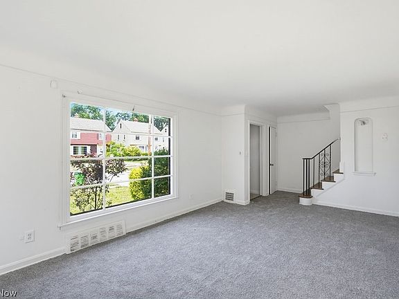 4th image of 21860 Roberts Ave