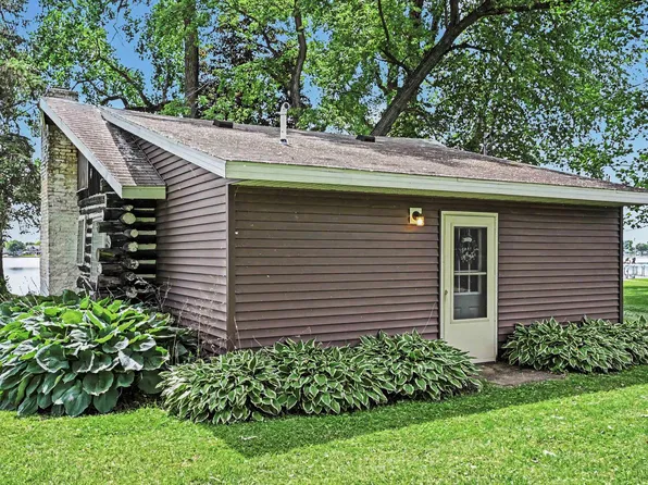 3825 Lake Shore Dr, Bremen, IN 46506