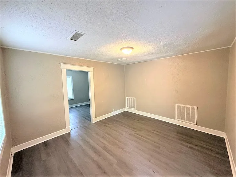 2673 Midland Ave — Photo 4