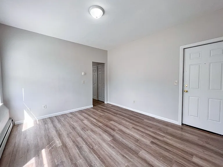 158-160 Westland St / Amauta Apartments, LLC — Photo 9