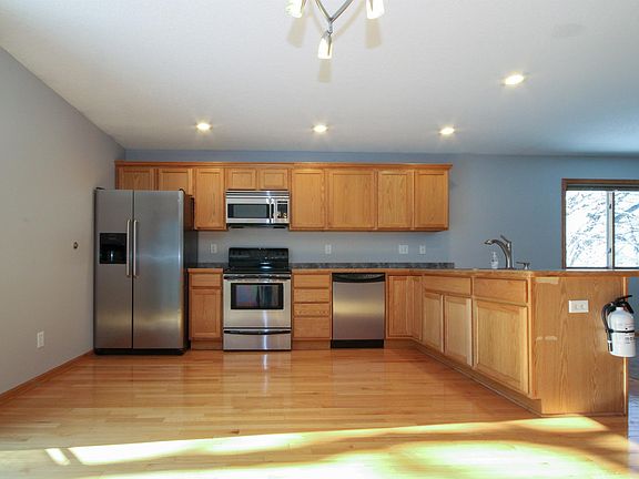 5th image of 316 Chestnut St
