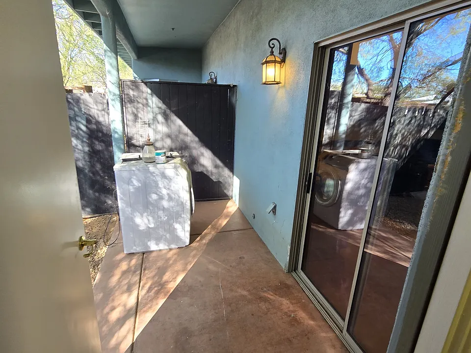 3331 E Bermuda St