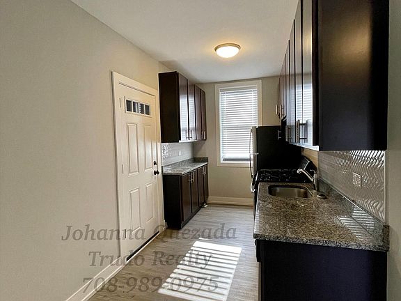 3rd image of 701-15 W Brompton Ave #70318