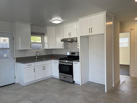 4th image of 5212 Acacia St