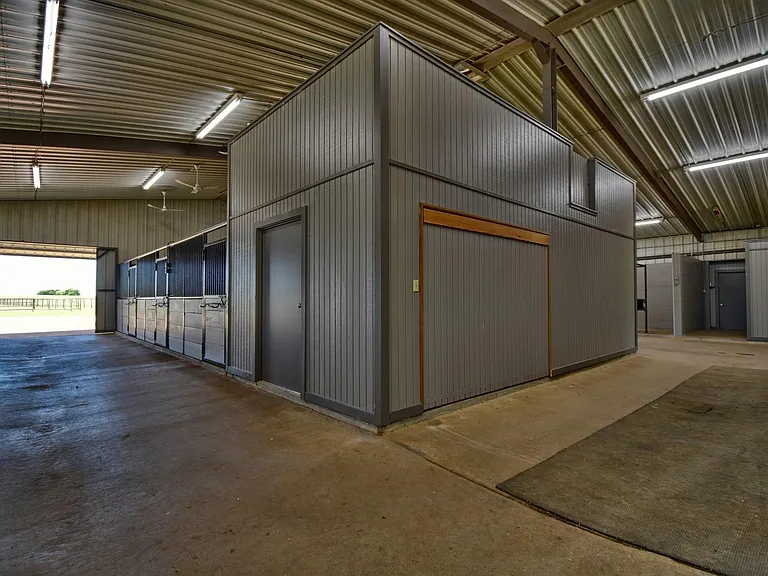 8616 FM 2502 — Photo 12