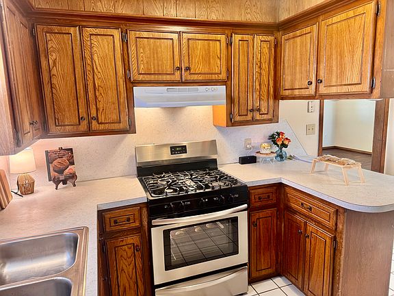 5th image of 40 Arapaho Dr