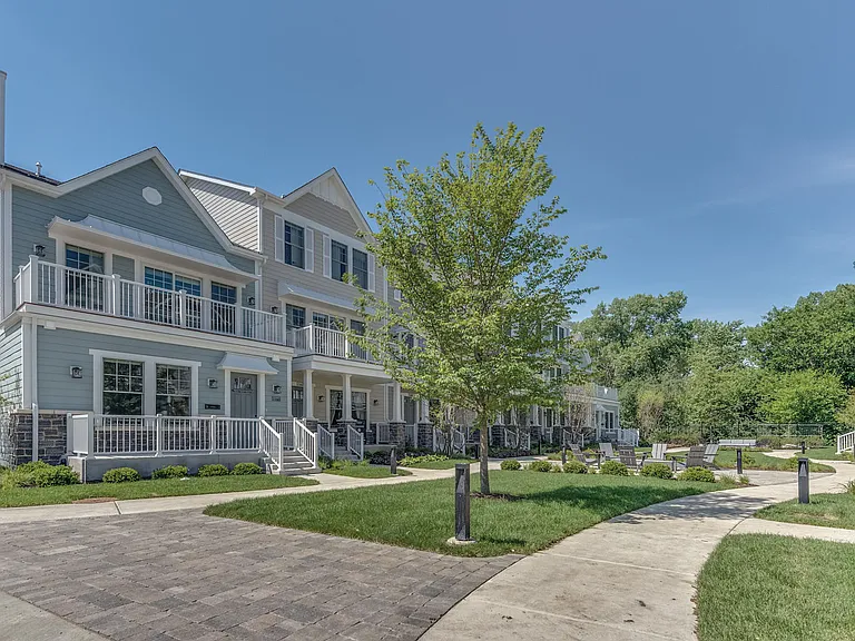 Eldridge Townhome Rentals — Photo 26