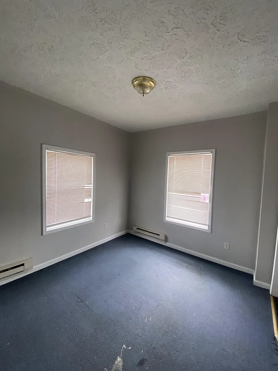 Building Photo - 112 E 4th St #112