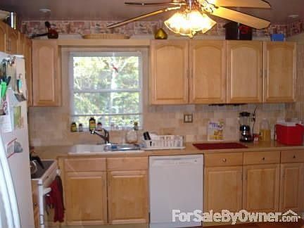 UPSTAIRS KITCHEN(MAIN)
						:
						TUMBLED AND POLISHED MARBLE-TERRA COTTA FLOORING/CEILING FANS IN EVERYROOM
