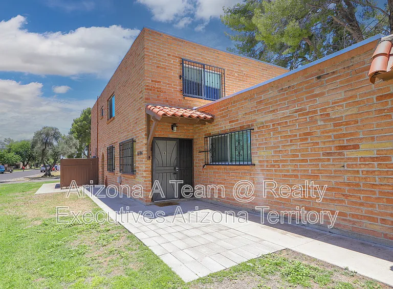 6596 E Calle La Paz #B-1 — Photo 2