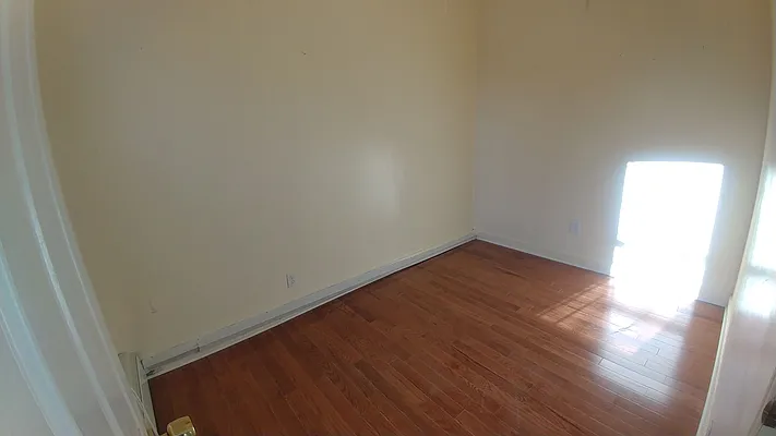 Rented by Halvatzis Realty | media 8