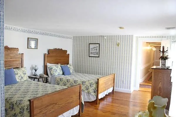 6 Portland Ave #4 — Photo 1