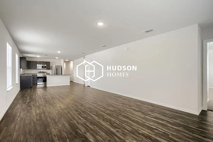 4 bed, 2.0 bath, 1571 sqft, $1,549 — Photo 3