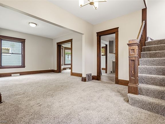 5th image of 1387 S Seneca Ave