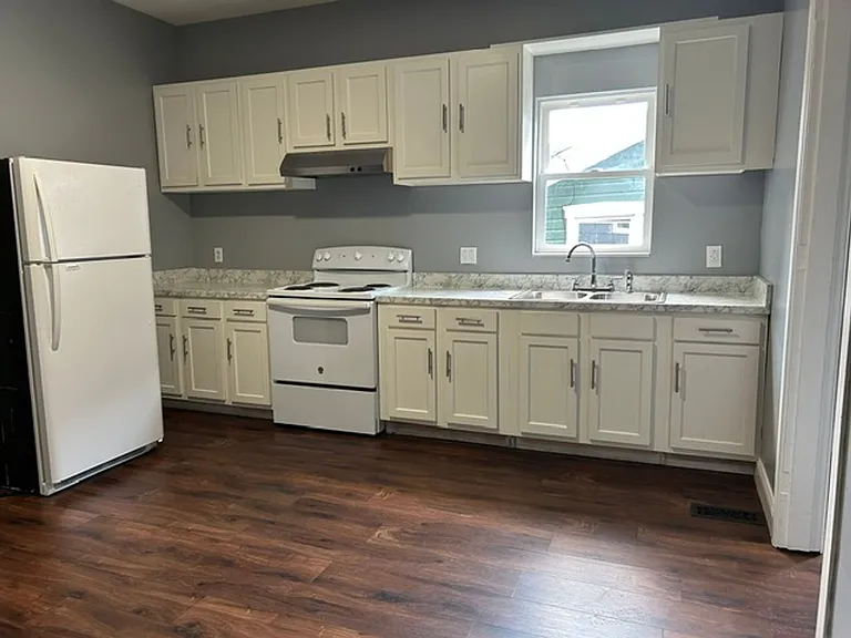 925 Xenia Ave — Photo 10
