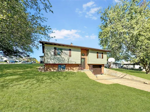 308 Oakview Dr, Palmyra, MO 63461