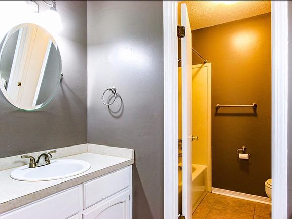 Master bath w/separate shower area.