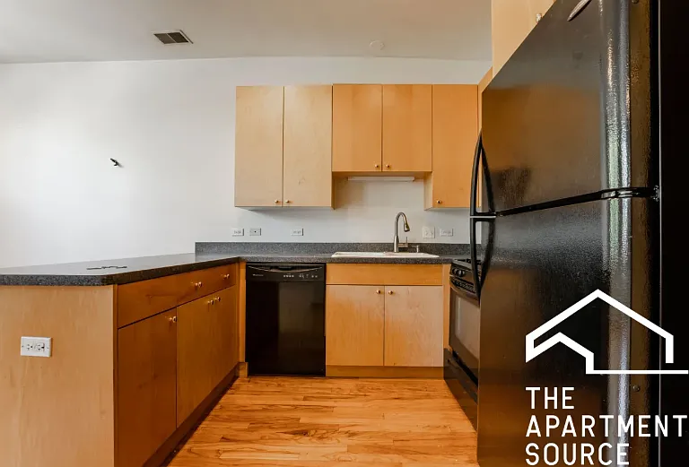 1452 N Leavitt St #2F — Photo 1