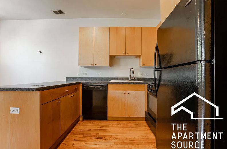 1st image of 1452 N Leavitt St #2F