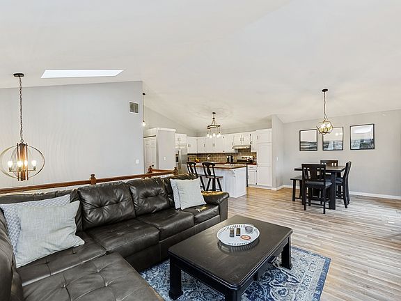 5th image of 1063 Quaker Hill Ct Unit 1063