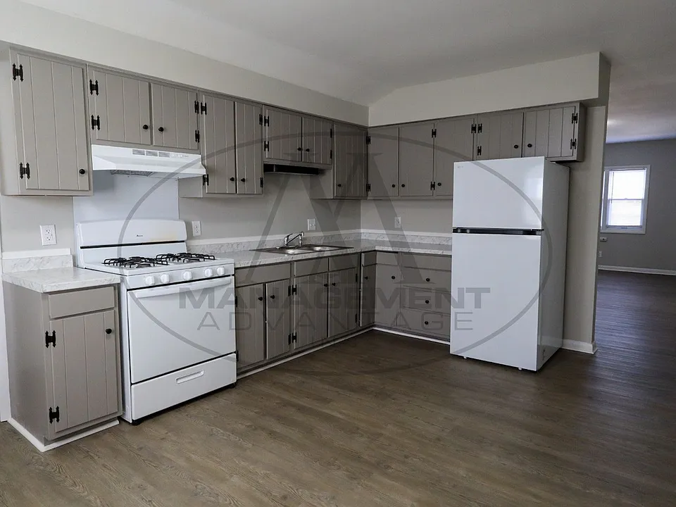 215-219 S. 16th St. Premier