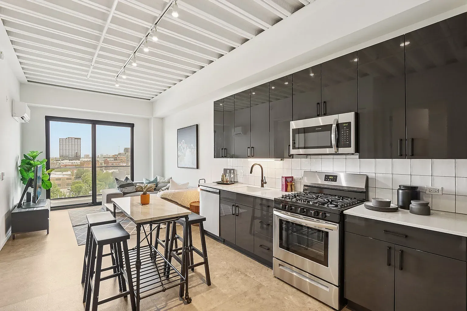 1 bed, 1.0 bath, 676 sqft, $2,550 — Photo 4