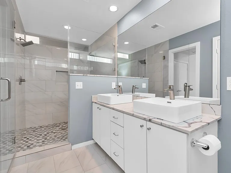 2605 Calumet St #38 — Photo 31