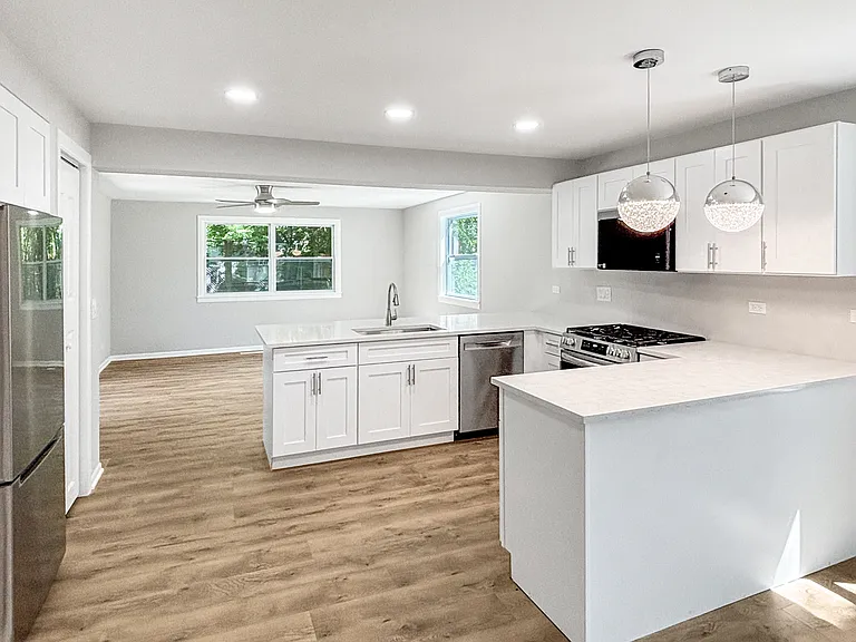 3102 Victoria Ave — Photo 4