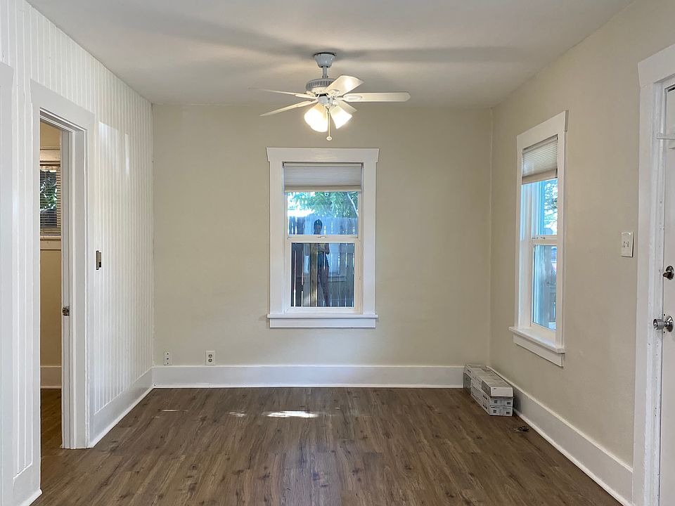 Living Room - South and West windows with ceiling fan