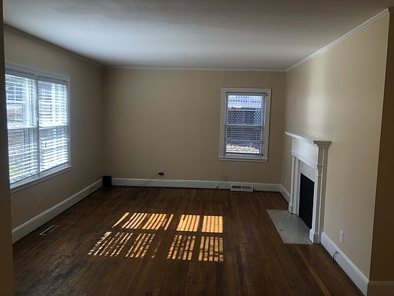 3rd image of 633 Park Dr