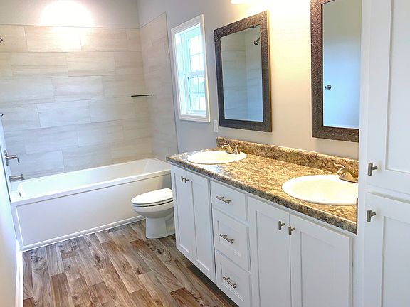 5th image of 303 Four Seasons Dr