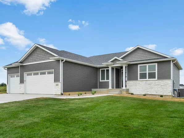 218 Willow Oak Dr, Hudson, IA 50613