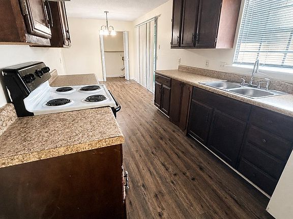 3rd image of 103 Elwyn Ln