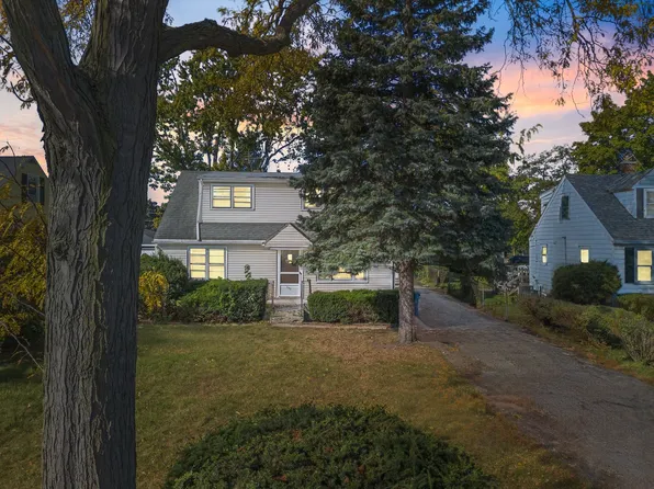 790 N Van Auken St, Elmhurst, IL 60126