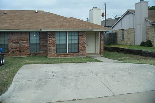 1st image of 105 Oakwood Ln