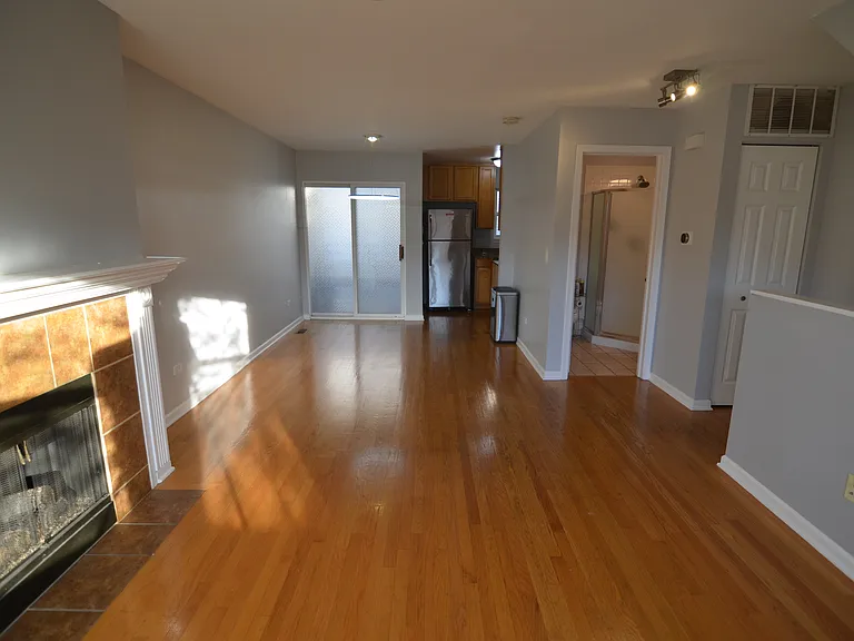 4851 N Pulaski Rd — Photo 5