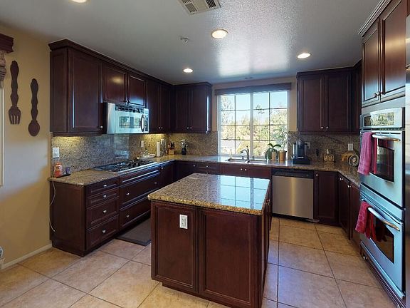 3rd image of 5655 Como Cir