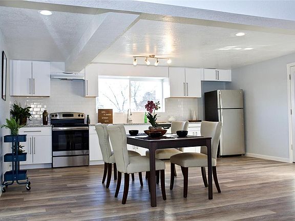 Gorgeous open kitchen with brand new appliances