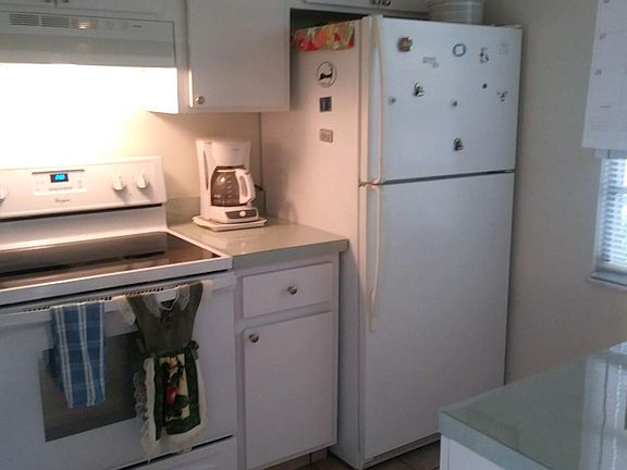 3rd image of 9246 Oakwood Ln