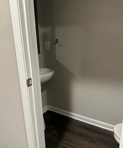Half bathroom, 1 floor