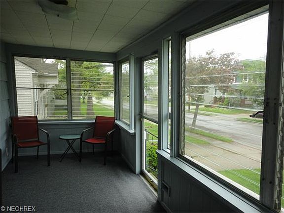 3rd image of 734 Iona Ave