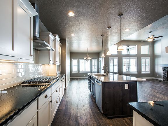 Kitchen/Dining Area