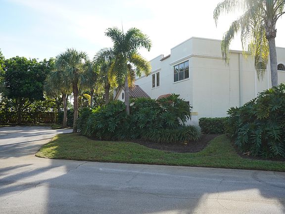 4th image of 46 Uno Lago Dr